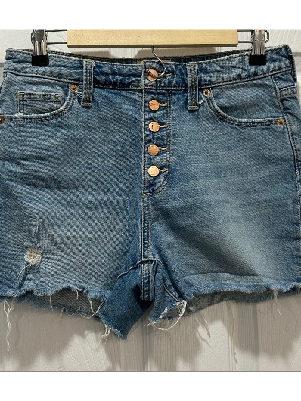 Universal Thread Women’s Blue Denim Vintage Midi Shorts Size 4/27 Button Front